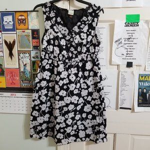 Sonoma dress Small floral print v-neck lined sleeveless smocked empire waist